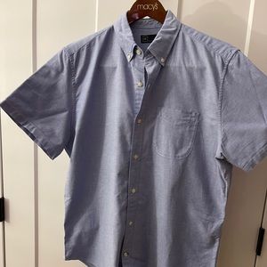 Gap: short sleeve button down shirt